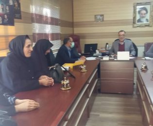 مراسم تکریم از کارمندان و فرزندان شهید که نامشان به نام مبارک حضرت زهرا(س) مزین می  باشد