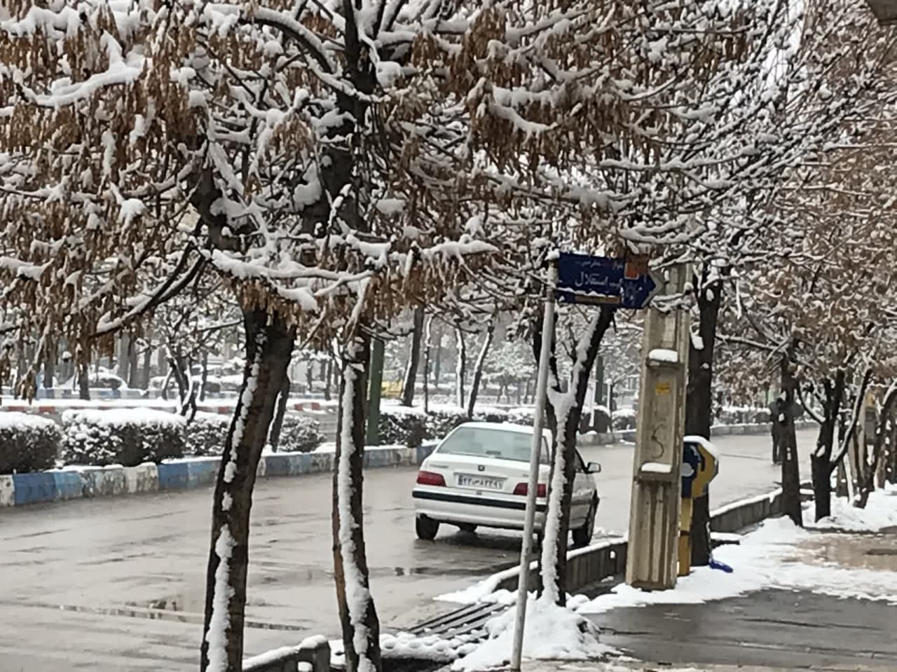 زیبایی شهر خلخال در بارش برف بهاری