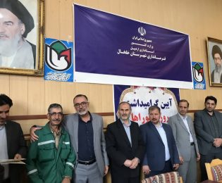 بزرگداشت روز شوراها در خلخال وتجلیل از شوراهای شهرستان و کارگران نمونه شهرداری خلخال
