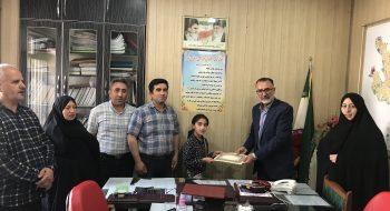 مریم ترابی دانش آموزی خلخال به عنوان پاکبان افتخاری شهرداری خلخال تجلیل شد